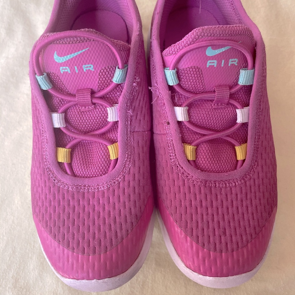 Nike Air Max Motion 2 Girls Size 12 - Pink
